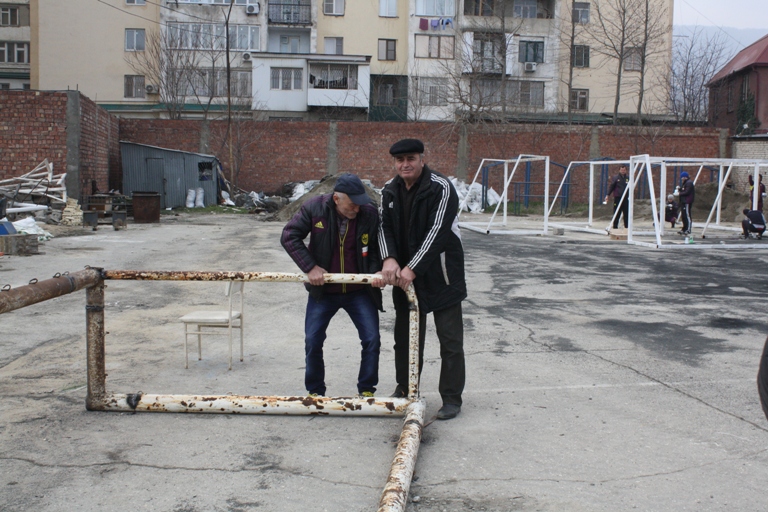 v futbolnoy shkole proshel subbotnik