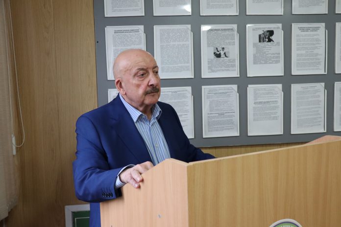 Гаджимет Сафаралиев побывал в РДЮСШ