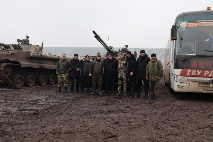 Сотрудники РДЮСШ Минобрнауки РД побывали в зоне СВО что бы передать гуманитарный груз и лично пообщаться солдатами.